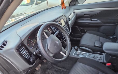 Mitsubishi Outlander III рестайлинг 3, 2015 год, 1 600 000 рублей, 7 фотография