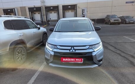 Mitsubishi Outlander III рестайлинг 3, 2015 год, 1 600 000 рублей, 4 фотография