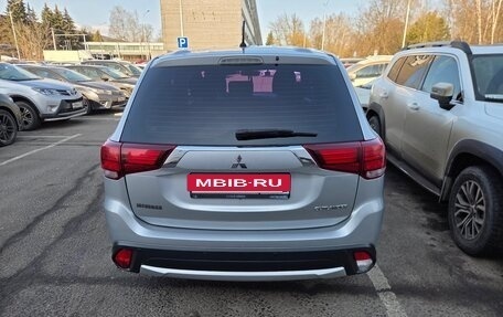 Mitsubishi Outlander III рестайлинг 3, 2015 год, 1 600 000 рублей, 9 фотография