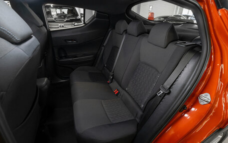 Toyota C-HR I рестайлинг, 2020 год, 2 490 000 рублей, 12 фотография