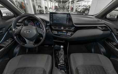 Toyota C-HR I рестайлинг, 2020 год, 2 490 000 рублей, 8 фотография