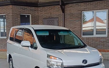 Toyota Voxy II, 2012 год, 1 395 000 рублей, 9 фотография