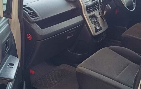 Toyota Voxy II, 2012 год, 1 395 000 рублей, 11 фотография