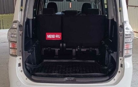 Toyota Voxy II, 2012 год, 1 395 000 рублей, 12 фотография