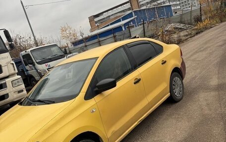 Volkswagen Polo VI (EU Market), 2015 год, 305 000 рублей, 2 фотография