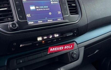 Peugeot Traveller I, 2018 год, 2 250 000 рублей, 23 фотография