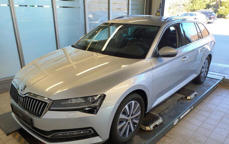 Skoda Superb III рестайлинг, 2022 год, 2 572 000 рублей, 1 фотография