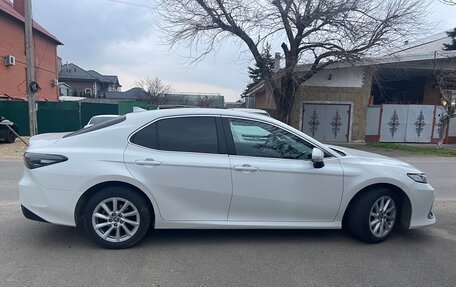 Toyota Camry, 2022 год, 2 050 000 рублей, 3 фотография