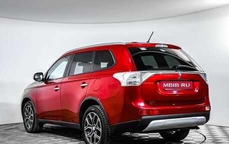 Mitsubishi Outlander III рестайлинг 3, 2014 год, 1 399 000 рублей, 7 фотография