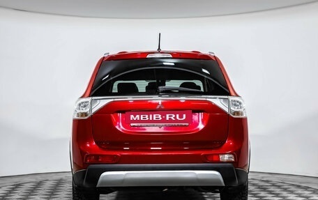 Mitsubishi Outlander III рестайлинг 3, 2014 год, 1 399 000 рублей, 6 фотография