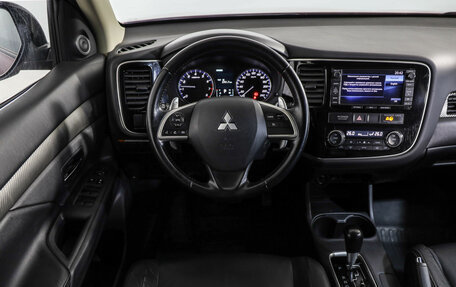 Mitsubishi Outlander III рестайлинг 3, 2014 год, 1 399 000 рублей, 11 фотография