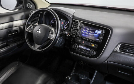 Mitsubishi Outlander III рестайлинг 3, 2014 год, 1 399 000 рублей, 9 фотография