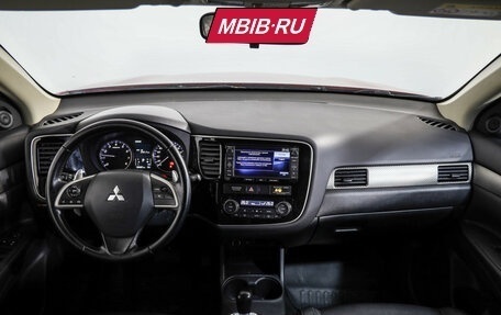 Mitsubishi Outlander III рестайлинг 3, 2014 год, 1 399 000 рублей, 10 фотография