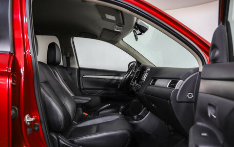 Mitsubishi Outlander III рестайлинг 3, 2014 год, 1 399 000 рублей, 27 фотография