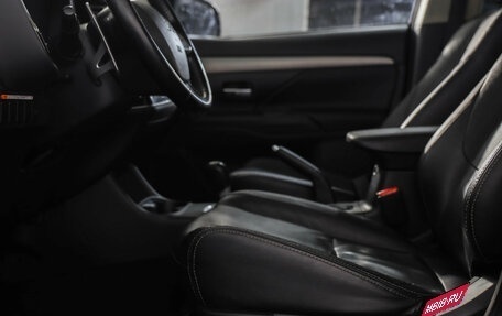 Mitsubishi Outlander III рестайлинг 3, 2014 год, 1 399 000 рублей, 25 фотография