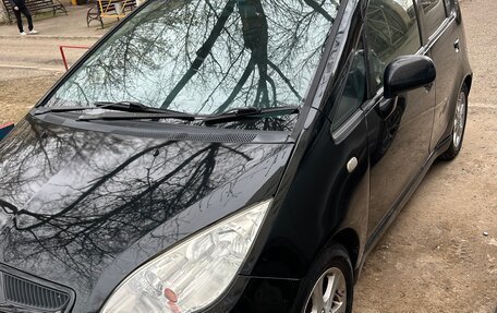 Mitsubishi Colt VI рестайлинг, 2004 год, 395 000 рублей, 2 фотография