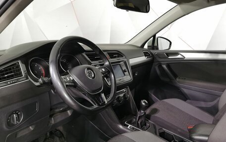 Volkswagen Tiguan II, 2018 год, 1 933 000 рублей, 19 фотография