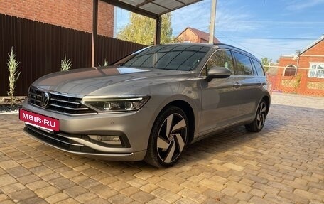 Volkswagen Passat B8 рестайлинг, 2020 год, 2 650 000 рублей, 2 фотография