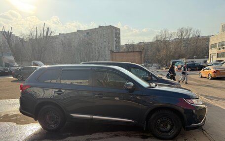 Mitsubishi Outlander III рестайлинг 3, 2021 год, 2 990 000 рублей, 5 фотография