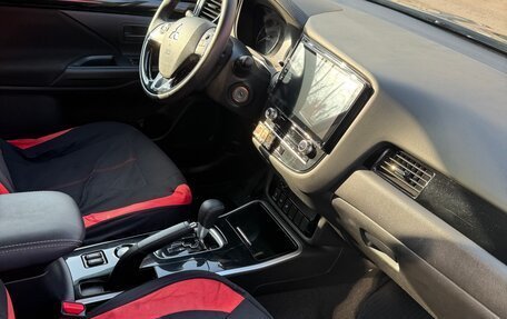 Mitsubishi Outlander III рестайлинг 3, 2021 год, 2 990 000 рублей, 7 фотография