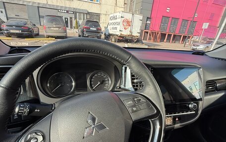 Mitsubishi Outlander III рестайлинг 3, 2021 год, 2 990 000 рублей, 11 фотография