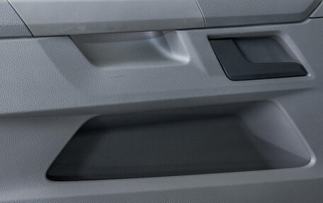 Volkswagen Transporter T6 рестайлинг, 2020 год, 4 900 000 рублей, 12 фотография