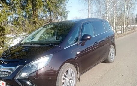 Opel Zafira C рестайлинг, 2014 год, 1 390 000 рублей, 2 фотография