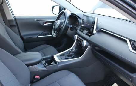 Toyota RAV4, 2019 год, 3 150 000 рублей, 10 фотография