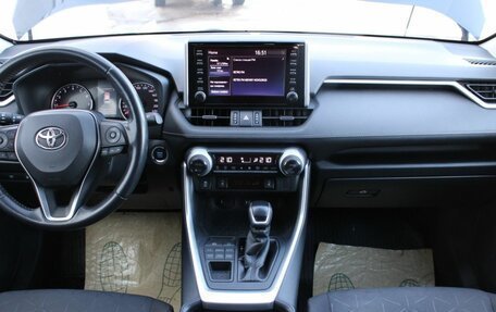 Toyota RAV4, 2019 год, 3 150 000 рублей, 15 фотография