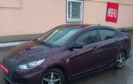 Hyundai Solaris II рестайлинг, 2012 год, 800 000 рублей, 1 фотография