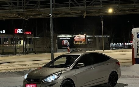 Hyundai Solaris II рестайлинг, 2011 год, 680 000 рублей, 1 фотография