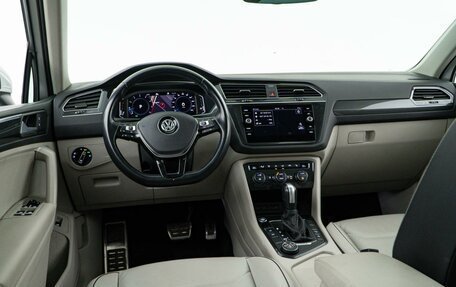 Volkswagen Tiguan II, 2019 год, 3 498 055 рублей, 6 фотография