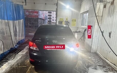 Hyundai Solaris II рестайлинг, 2013 год, 850 000 рублей, 2 фотография