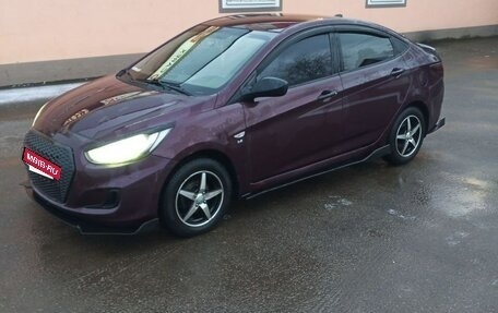 Hyundai Solaris II рестайлинг, 2012 год, 800 000 рублей, 5 фотография