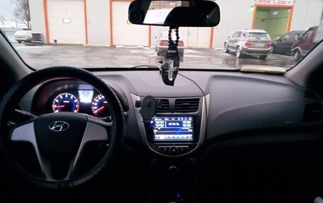 Hyundai Solaris II рестайлинг, 2012 год, 800 000 рублей, 8 фотография