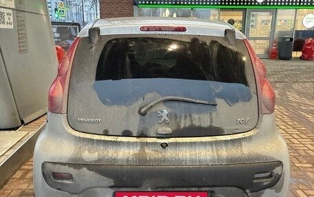 Peugeot 107 I рестайлинг, 2011 год, 355 000 рублей, 2 фотография