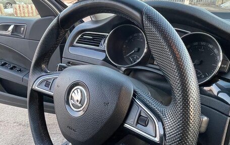 Skoda Superb III рестайлинг, 2014 год, 1 450 000 рублей, 22 фотография