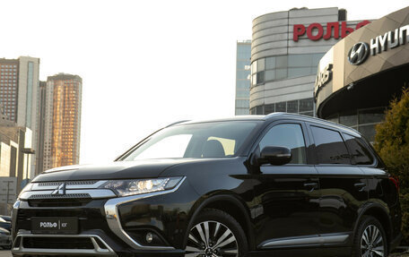 Mitsubishi Outlander III рестайлинг 3, 2020 год, 2 428 000 рублей, 1 фотография