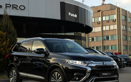 Mitsubishi Outlander III рестайлинг 3, 2020 год, 2 428 000 рублей, 2 фотография