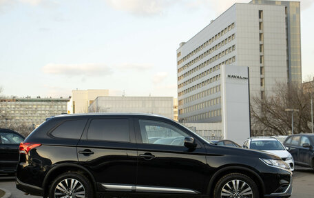 Mitsubishi Outlander III рестайлинг 3, 2020 год, 2 428 000 рублей, 3 фотография