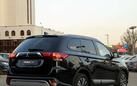 Mitsubishi Outlander III рестайлинг 3, 2020 год, 2 428 000 рублей, 4 фотография