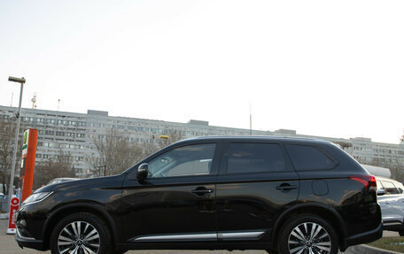 Mitsubishi Outlander III рестайлинг 3, 2020 год, 2 428 000 рублей, 6 фотография