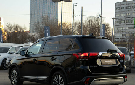 Mitsubishi Outlander III рестайлинг 3, 2020 год, 2 428 000 рублей, 5 фотография