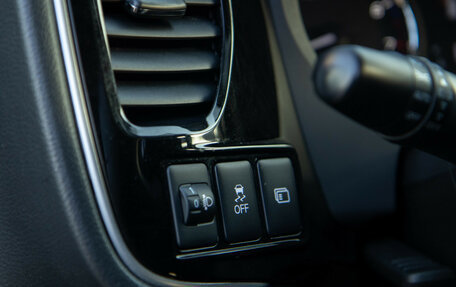 Mitsubishi Outlander III рестайлинг 3, 2020 год, 2 428 000 рублей, 15 фотография