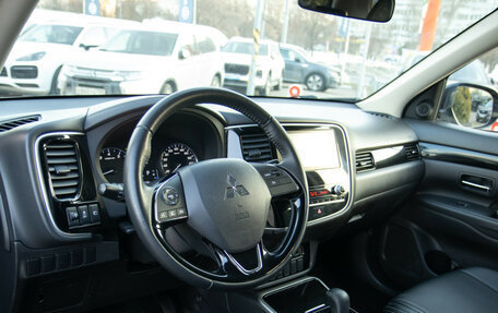 Mitsubishi Outlander III рестайлинг 3, 2020 год, 2 428 000 рублей, 10 фотография