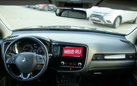 Mitsubishi Outlander III рестайлинг 3, 2020 год, 2 428 000 рублей, 11 фотография