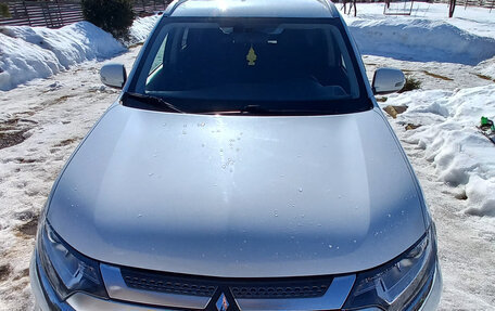 Mitsubishi Outlander III рестайлинг 3, 2021 год, 2 550 000 рублей, 2 фотография