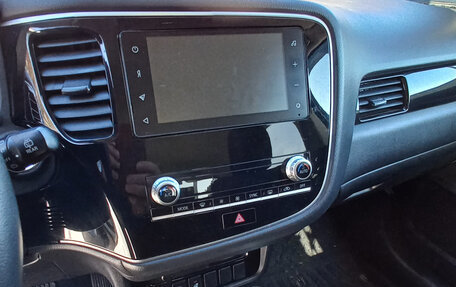 Mitsubishi Outlander III рестайлинг 3, 2021 год, 2 550 000 рублей, 18 фотография