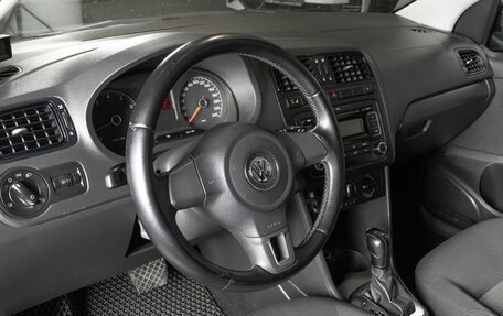 Volkswagen Polo VI (EU Market), 2011 год, 750 000 рублей, 5 фотография