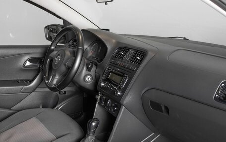 Volkswagen Polo VI (EU Market), 2011 год, 750 000 рублей, 7 фотография